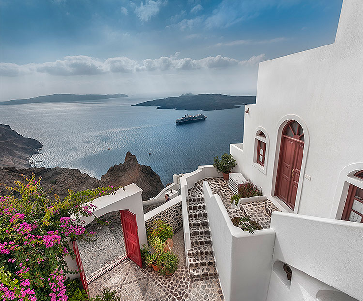 Aigialos View to Fira